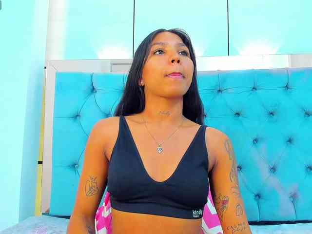 PocahontasPow webcam