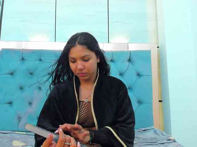 PocahontasPow webcam