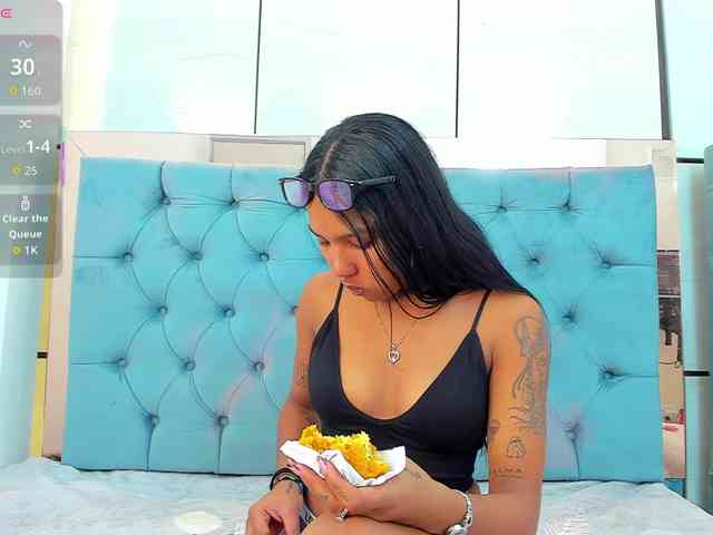 PocahontasPow webcam