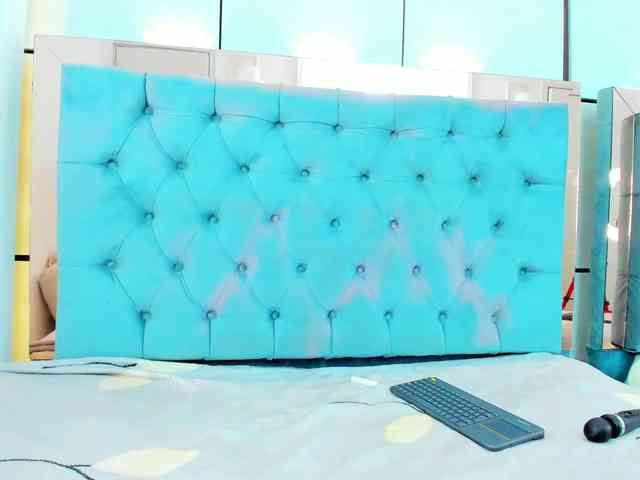 PocahontasPow webcam