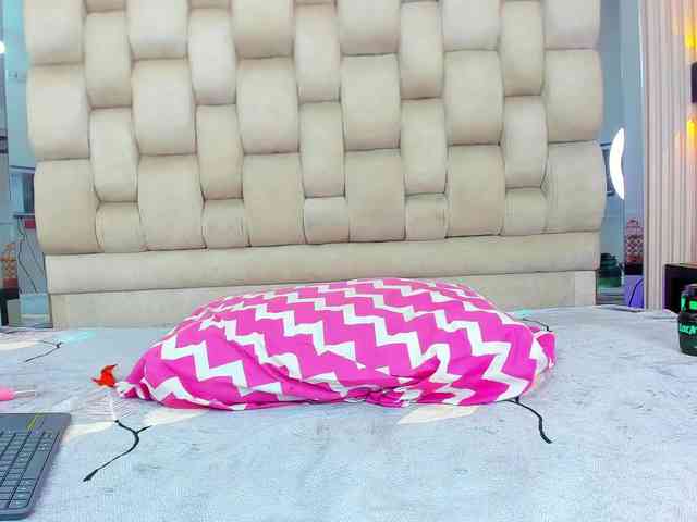 PocahontasPow webcam