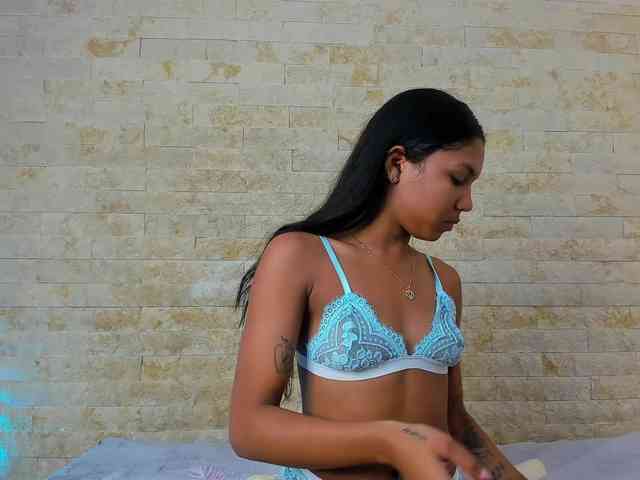 PocahontasPow webcam