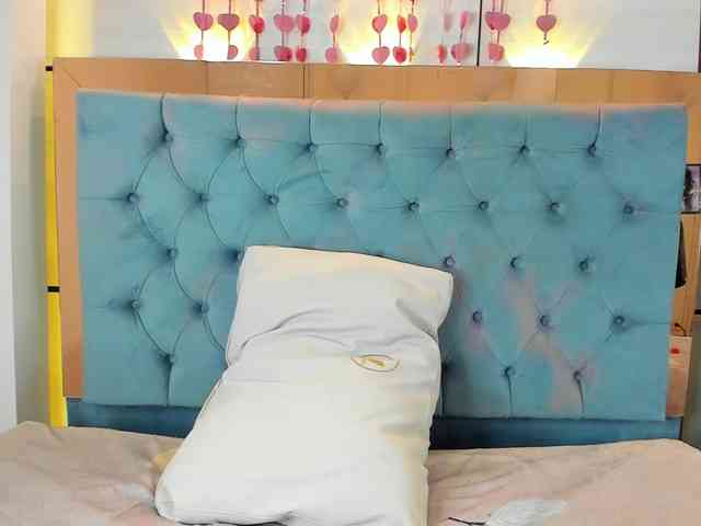 PocahontasPow webcam