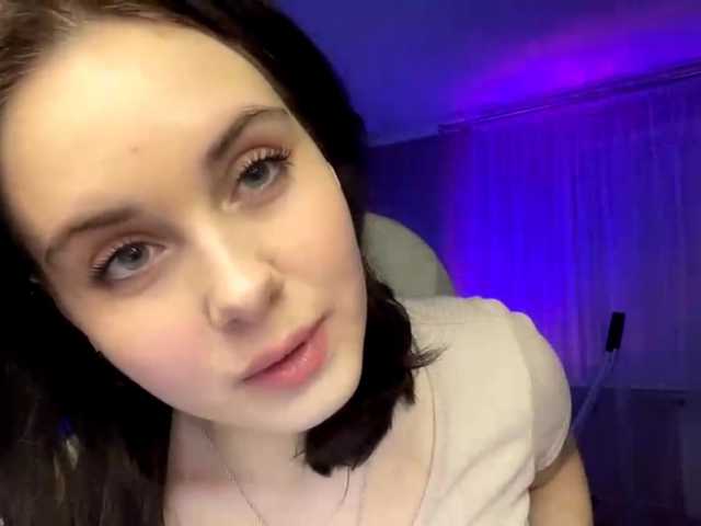 CANDY-LIPS-GIRL from BongaCams is Freechat