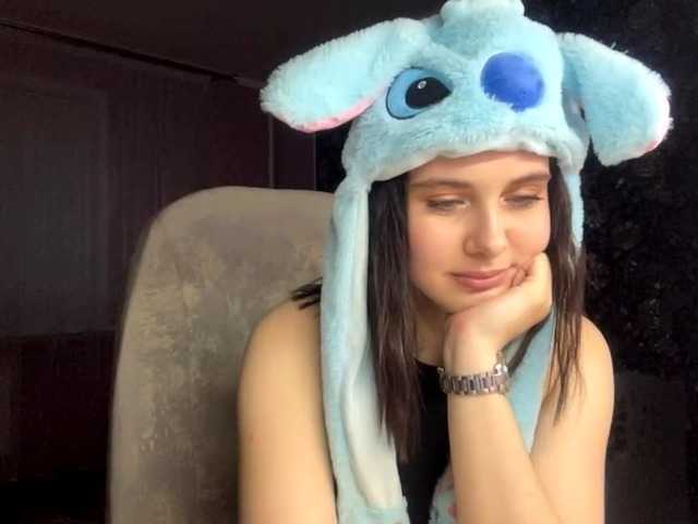 CANDY-LIPS-GIRL from BongaCams is Freechat