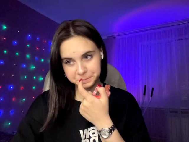 CANDY-LIPS-GIRL from BongaCams is Freechat