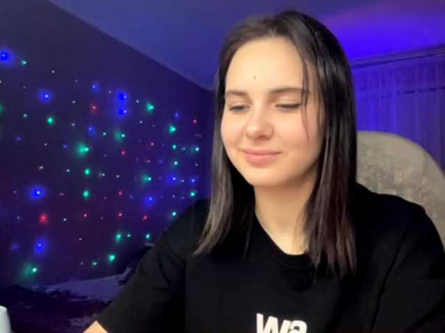  CANDY-LIPS-GIRL chat room
