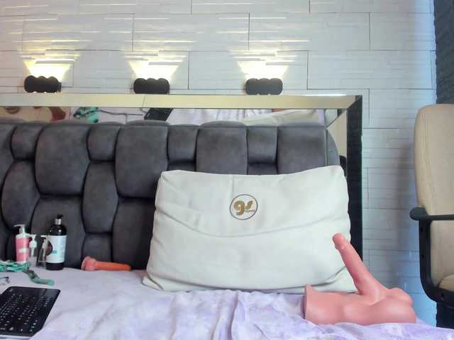 JadeHeartt's BongaCams show and profile