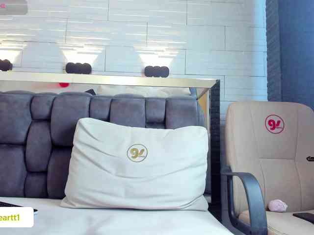 JadeHeartt webcam
