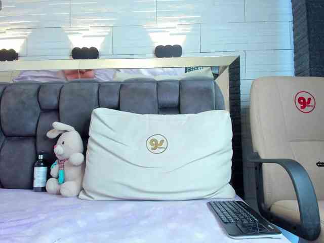 JadeHeartt webcam