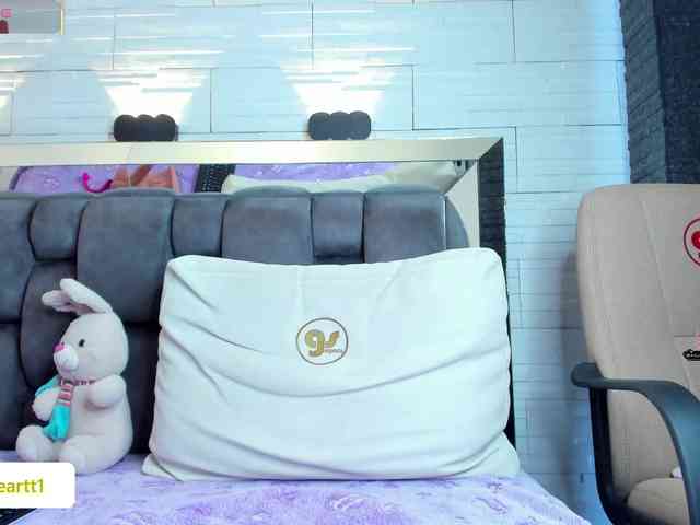 JadeHeartt webcam