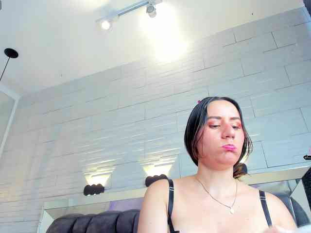 JadeHeartt webcam