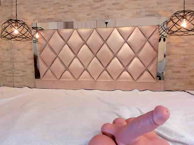 CeleneMidnight webcam