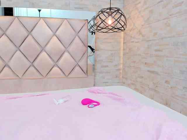 CeleneMidnight webcam