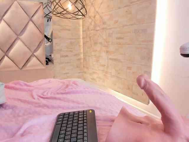 CeleneMidnight webcam