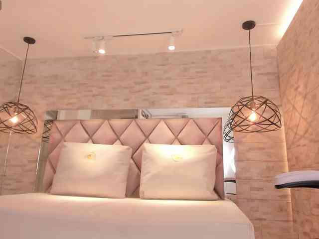 CeleneMidnight webcam