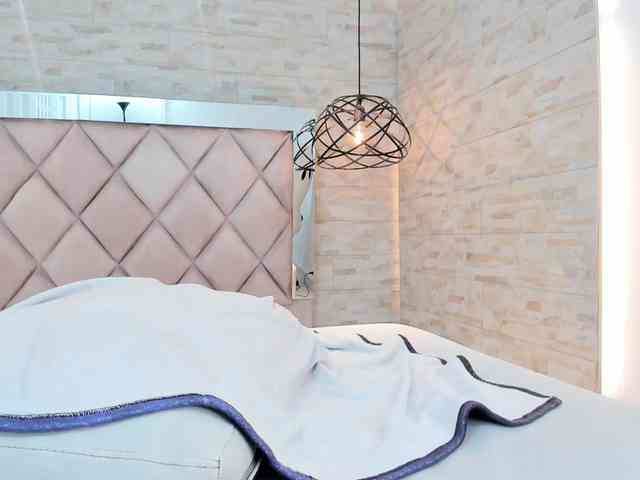 CeleneMidnight webcam