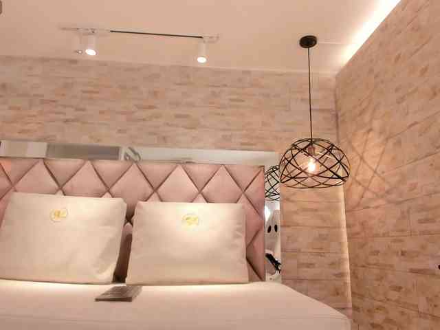 CeleneMidnight webcam