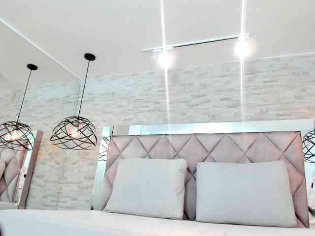 CeleneMidnight webcam