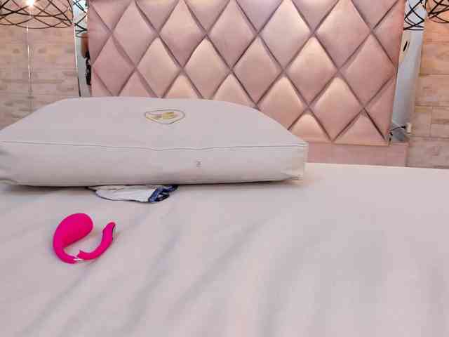 CeleneMidnight webcam