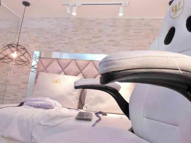 CeleneMidnight webcam