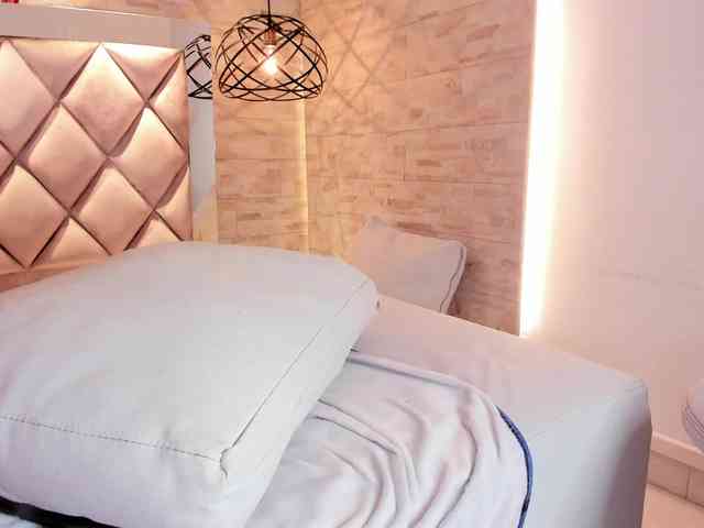 CeleneMidnight webcam