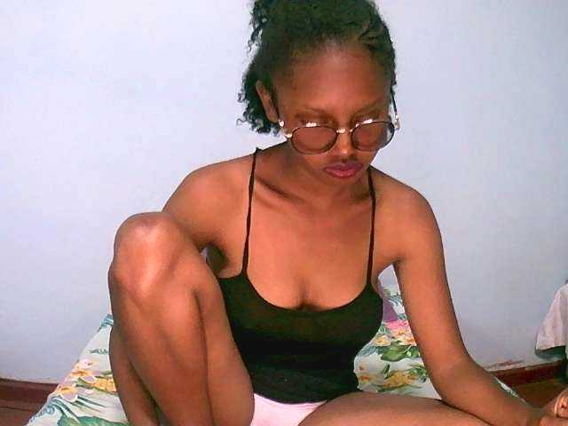 Sex chat gratuit in direct cu Blackjelly pe BongaCams