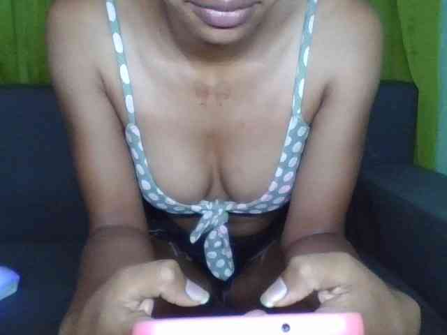 NADIAH Live Webcam on BongaCams