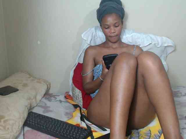 BadGirlMonaa webcam