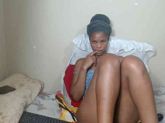BadGirlMonaa webcam