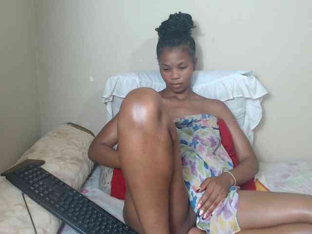 BadGirlMonaa webcam