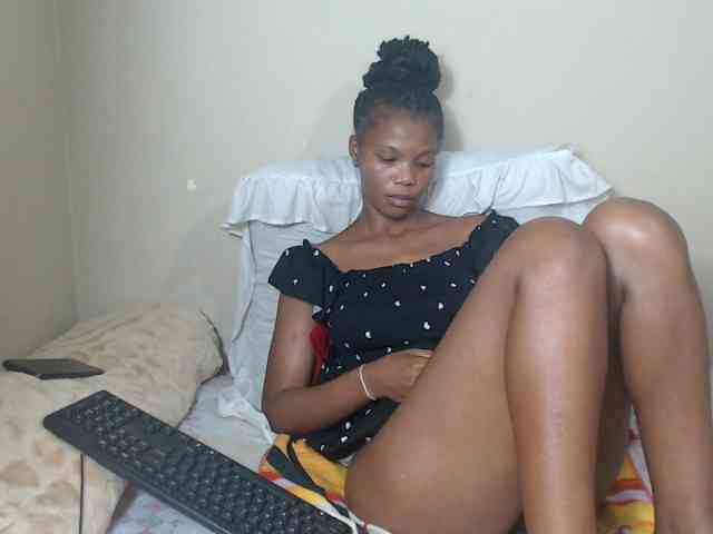 BadGirlMonaa webcam