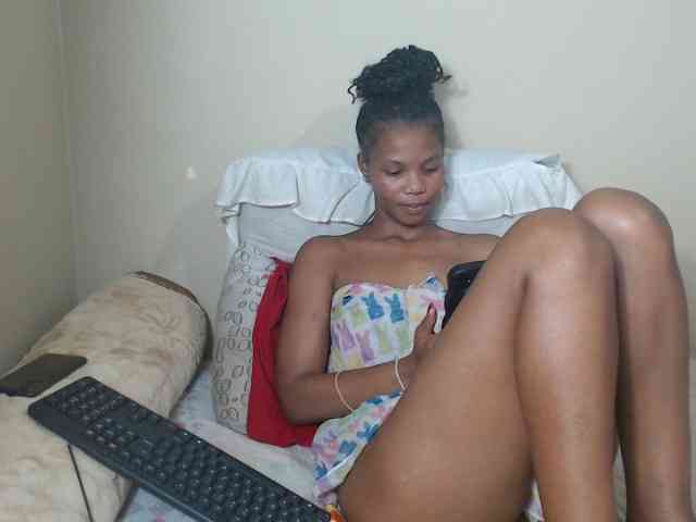BadGirlMonaa webcam