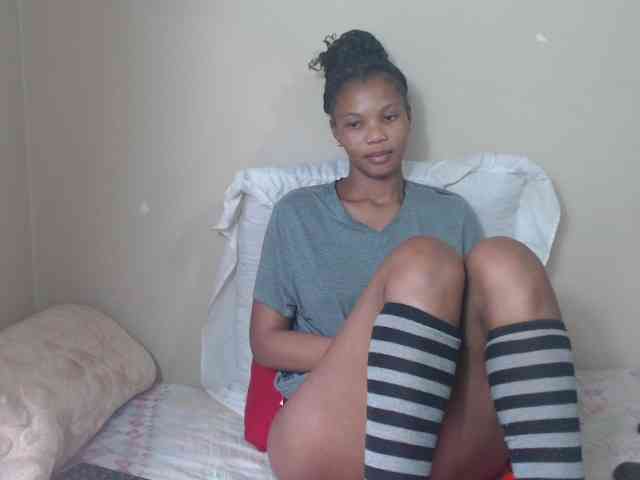 BadGirlMonaa webcam