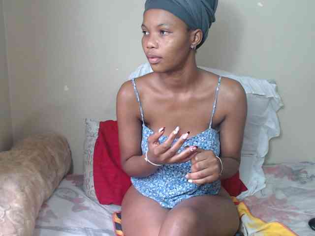 BadGirlMonaa webcam