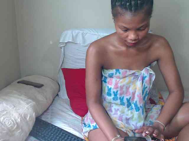 BadGirlMonaa webcam