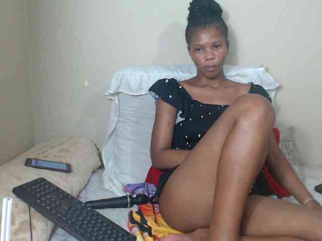 BadGirlMonaa webcam