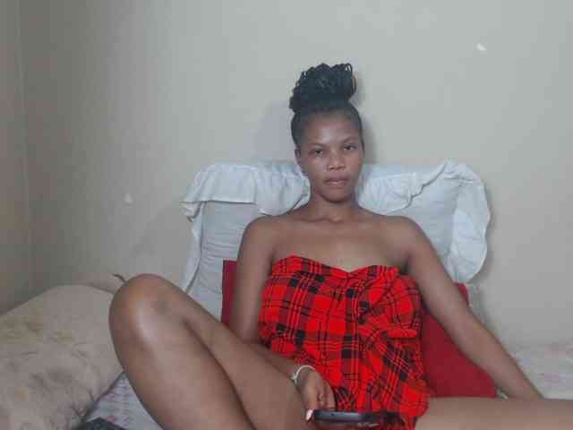 BadGirlMonaa webcam