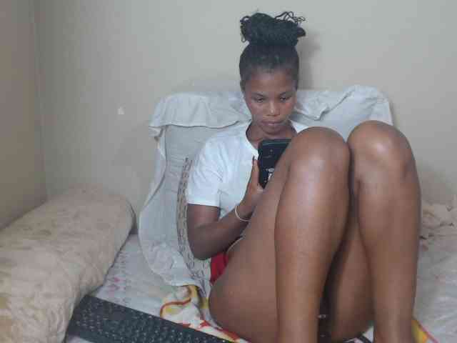 BadGirlMonaa webcam
