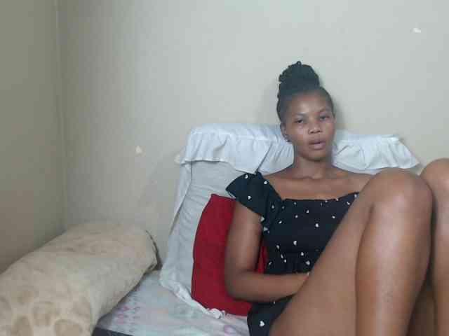 BadGirlMonaa webcam