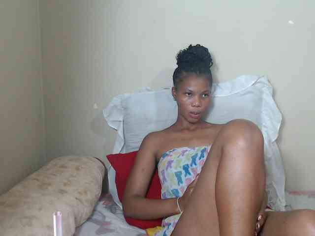 BadGirlMonaa webcam
