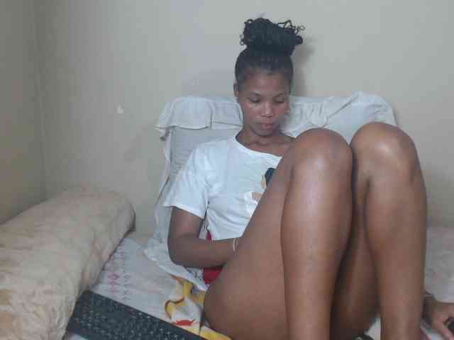 BadGirlMonaa webcam