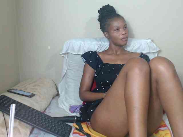 BadGirlMonaa webcam