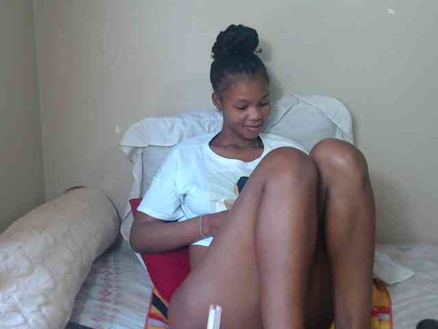BadGirlMonaa bongacams