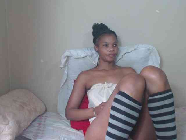 BadGirlMonaa webcam