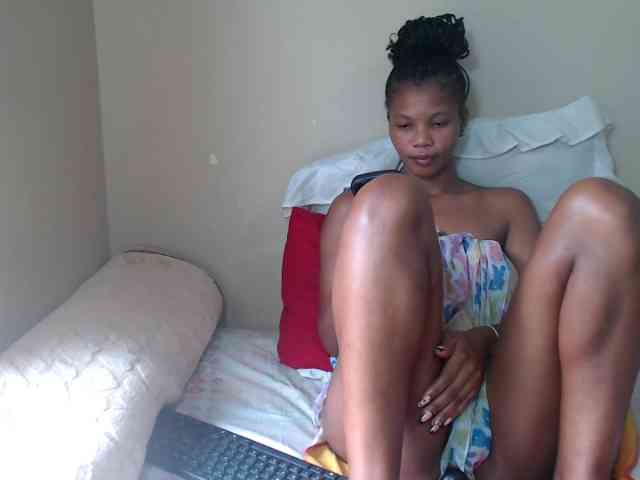 BadGirlMonaa webcam