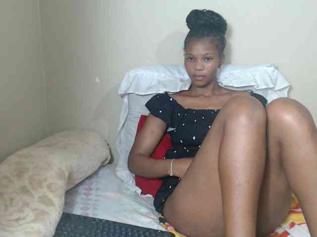 BadGirlMonaa webcam
