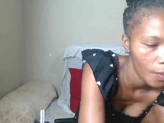 BadGirlMonaa webcam