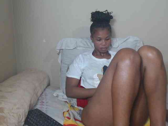 BadGirlMonaa webcam