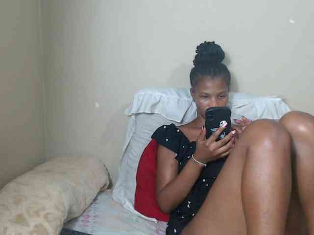 BadGirlMonaa webcam